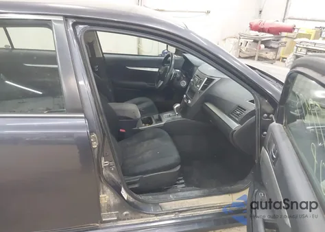 2010 Subaru Legacy 2.5I z USA, uszkodzony, nr VIN 4S3BMBA69A3240448